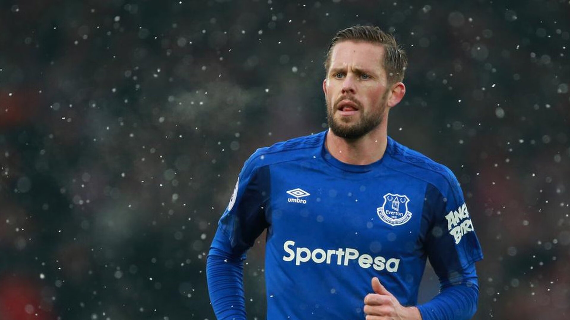 林丹推广课上亲自为小选手做热身，林丹训练视频